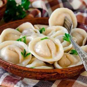 Почему нельзя бросать замороженные пельмени в кипящую воду: 2 неприятных последствия