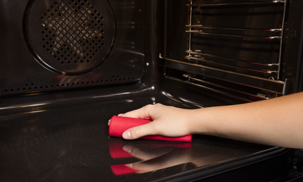 Как очистить духовой шкаф: самые эффективные методы